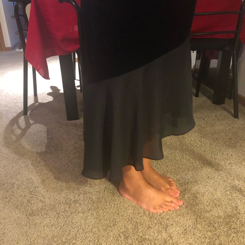 Dresses - Picture 4 of 7